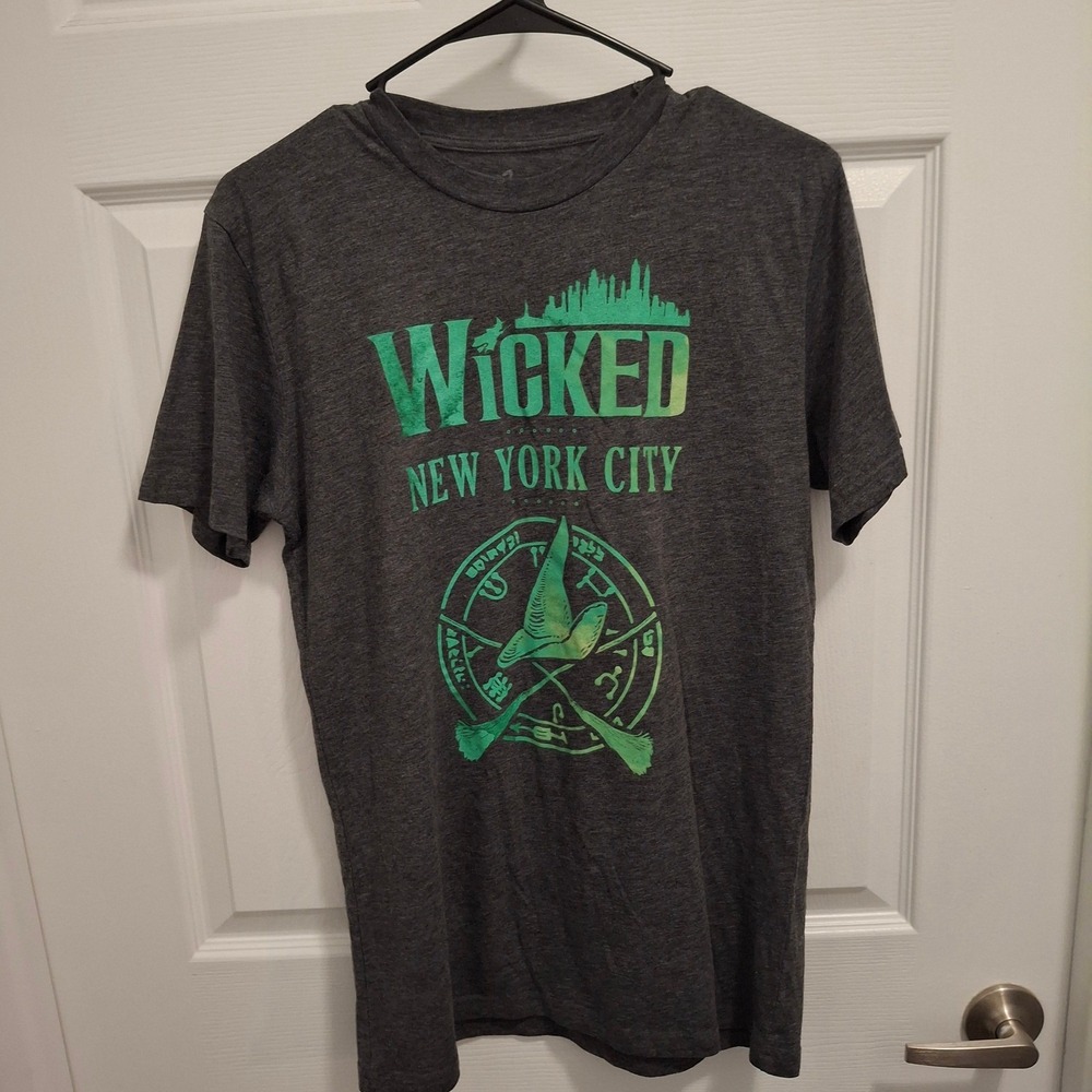 3/$15 Wicked New York City‎ Musical Broadway Graphic T Shirt Gray Women's Sz M